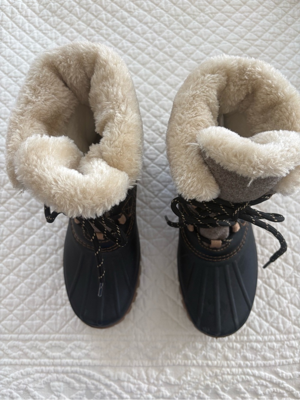 Women’s Storm by Cougar Black and Tan Faux Fur Lined Snow Boots US size 7